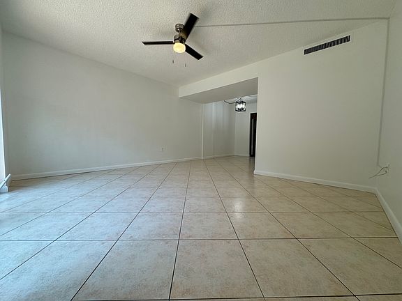 4th image of 801 W Oakland Park Blvd APT B9