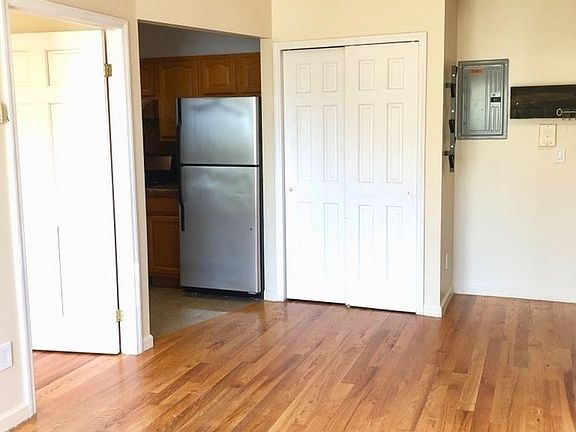 2nd image of 420 42nd St APT 4D