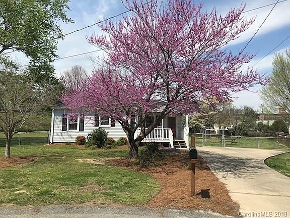 3rd image of 1020 Westwynn Cir