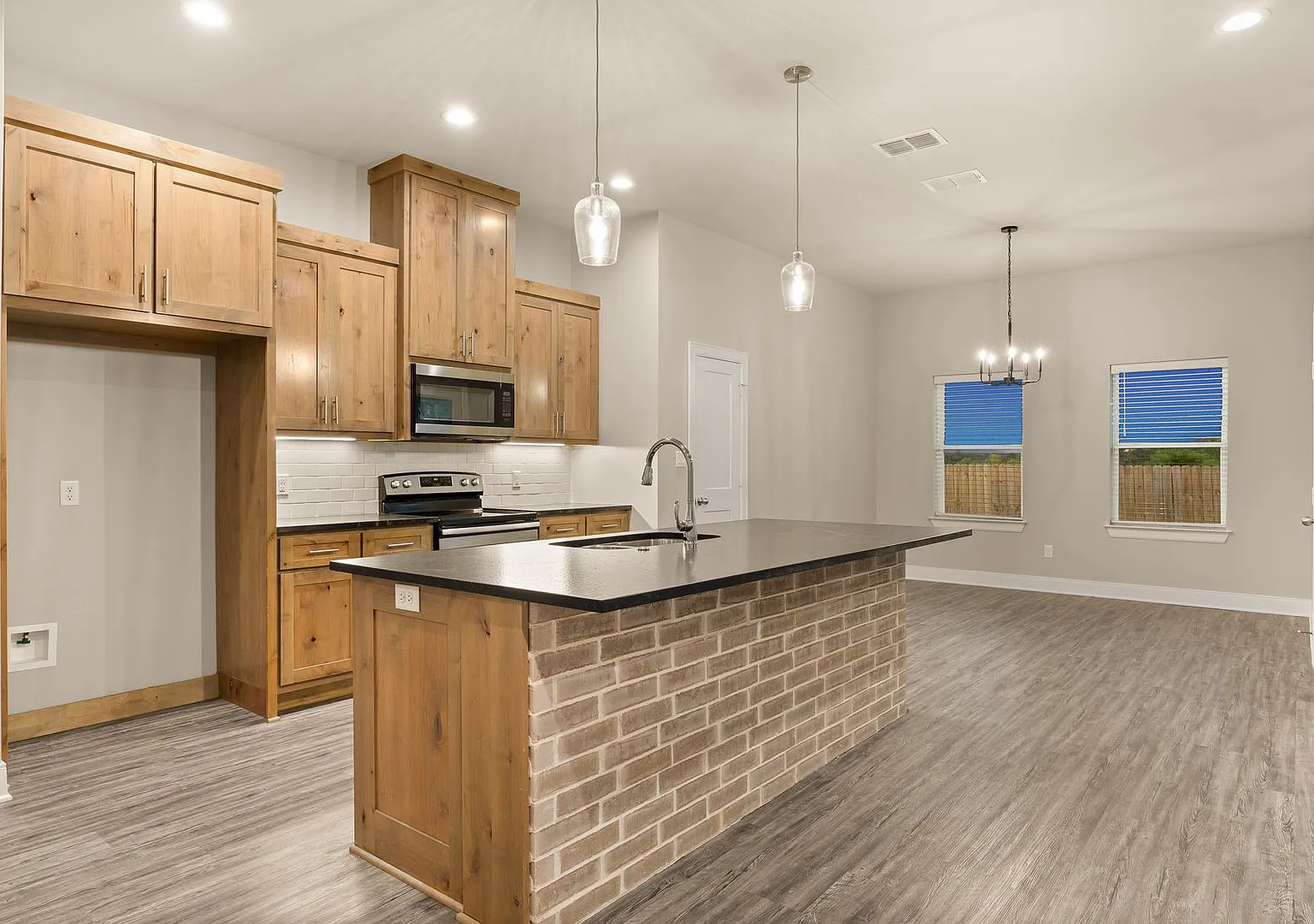 Gorgeous 4 bedroom in South Tyler — Photo 3