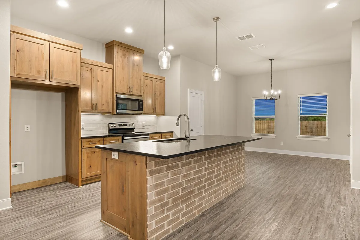 Building Photo - 1621 Legacy Dr