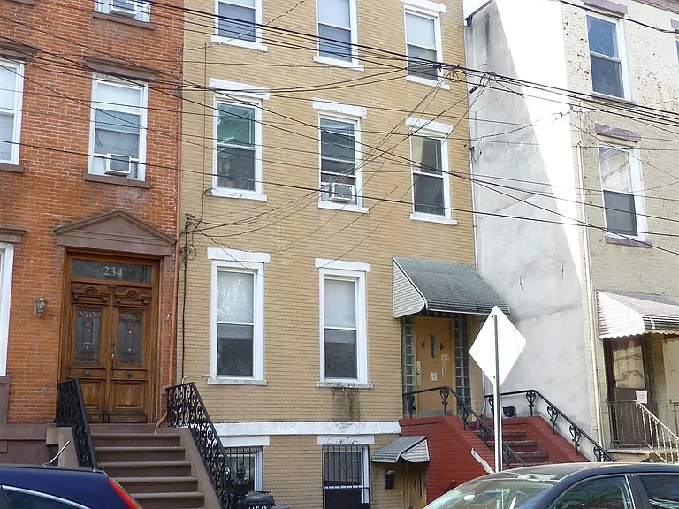 236 Wash Street 103 Ninth St #2 — Photo 1