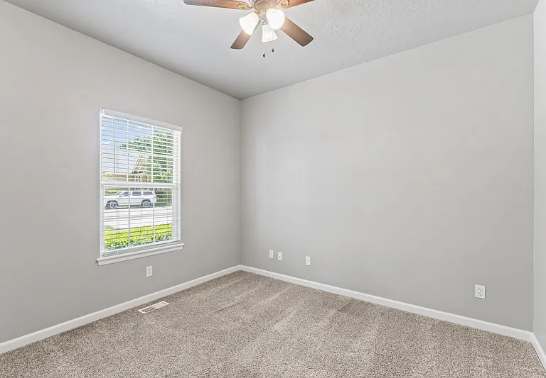 552 E Whitney Ct — Photo 6