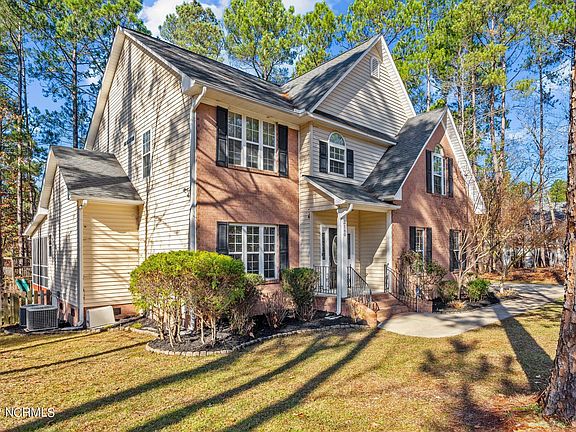 2nd image of 3160 Carolina Way