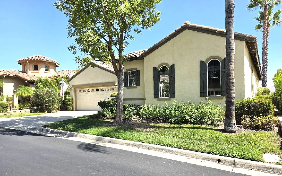 3 bed, 3.5 bath, 2345 sqft, $4,200 — Photo 4