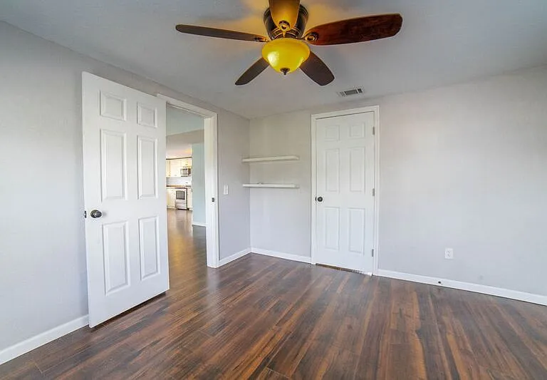 518 Railroad St — Photo 18