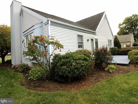 5th image of 202 Mentzer Ave