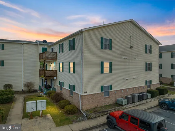 145 Hailey Ln APT F8, Strasburg, VA 22657