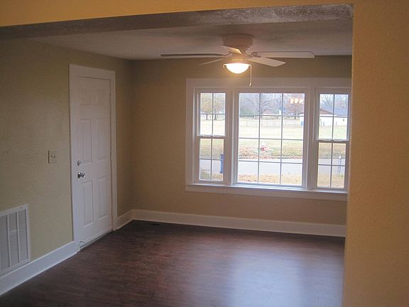 Living room (previous paint)