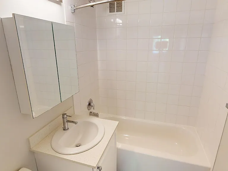 1885 Barclay St #208 — Photo 5