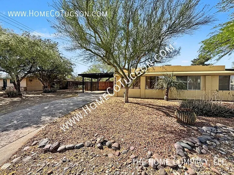 4566 E Seneca St — Photo 2