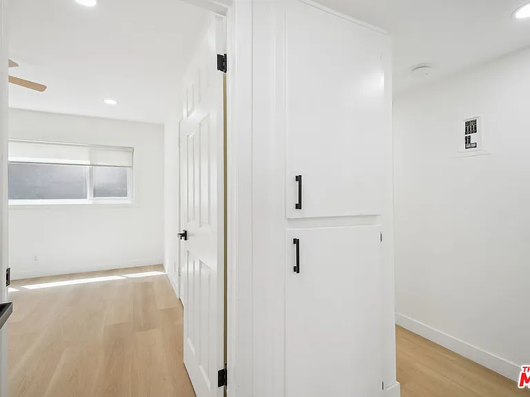 919 S Sherbourne Dr #1 — Photo 12