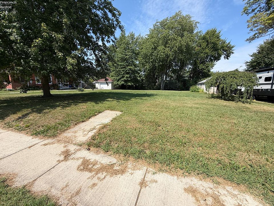 1st image of 429 W Cherry St