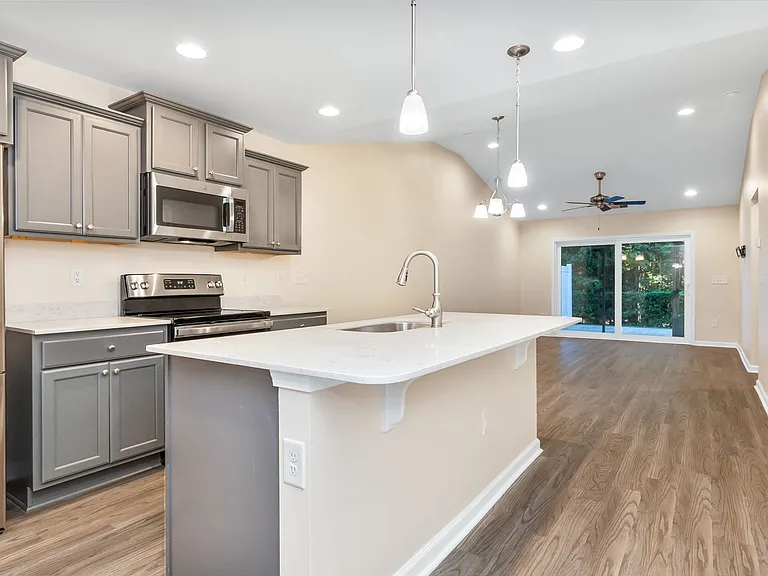 132 Machrie Loop #B — Photo 4