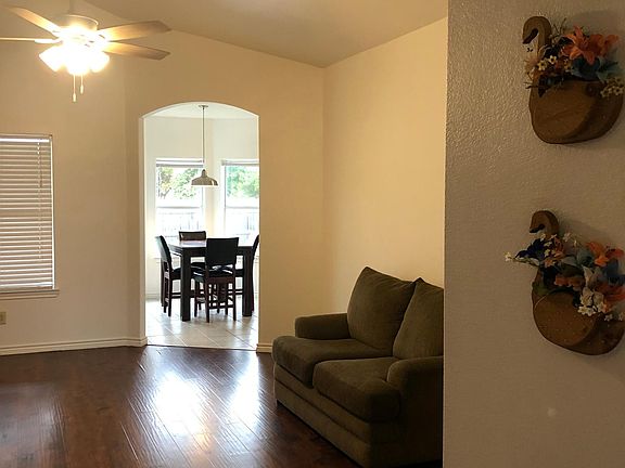 3rd image of 1817 Alanbrooke Dr