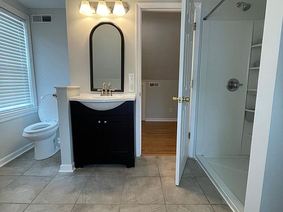 4th image of 4708 Grove Ave