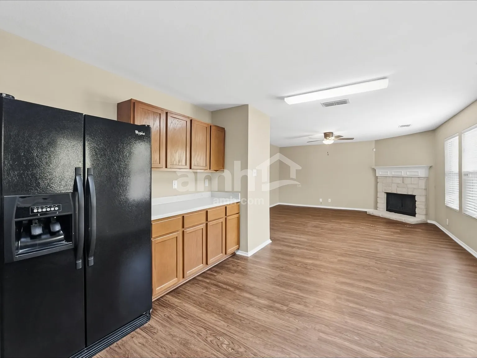3 bed, 2.5 bath, 2430 sqft, $1,695 — Photo 4
