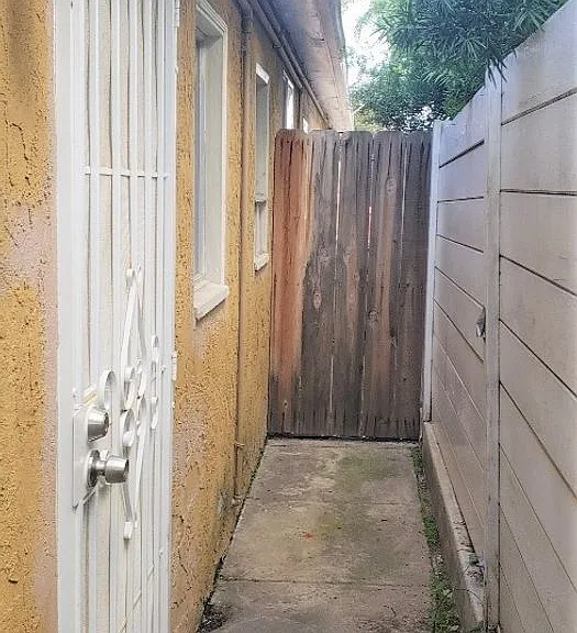 Oregon Street — Photo 12