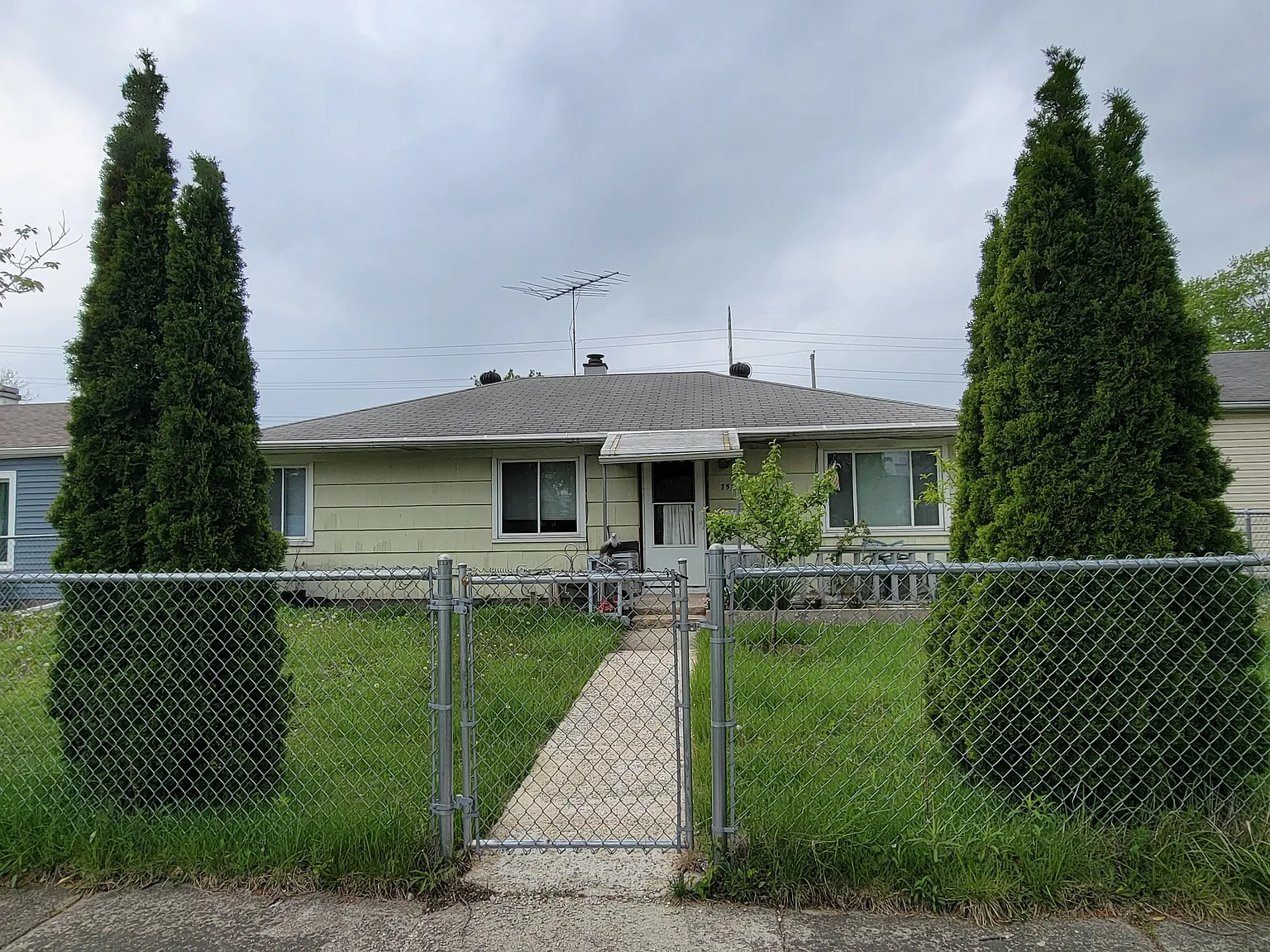 3 bed, 1128 sqft, $1,600 — Photo 1