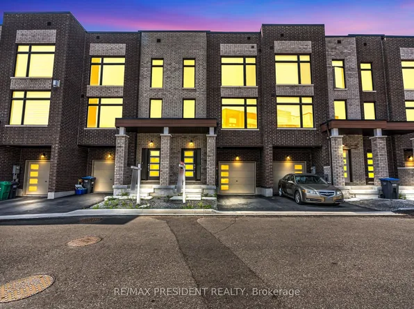 34 Queenpost Dr E, Brampton, ON L6Y 6L2