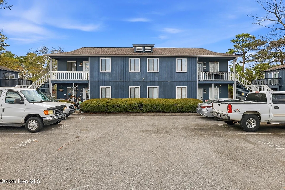 Building Photo - 1299 Wellington Ave