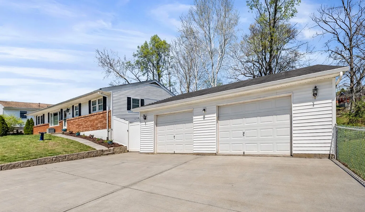 932 Mary Sue Dr photo 1