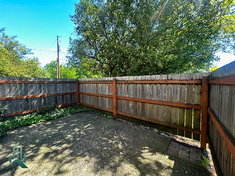 1805-1823 NW Harrison Blvd — Photo 10