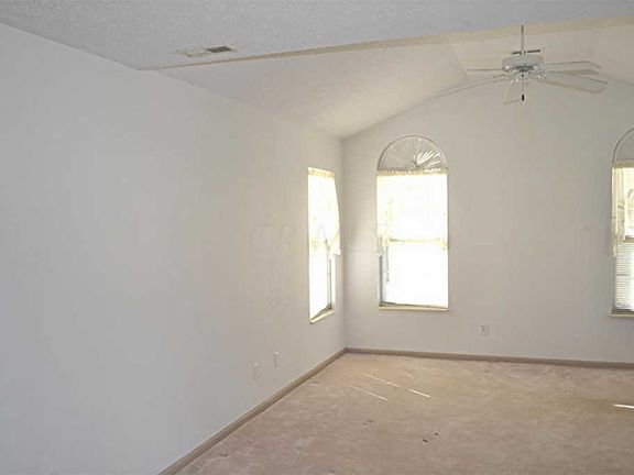 4th image of 89 Villa Side Ln
