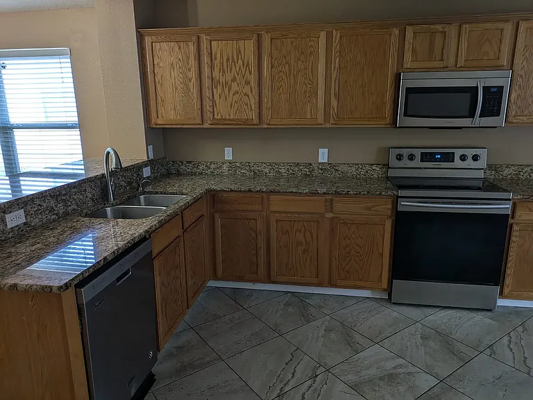 2428 Collier Dr — Photo 9