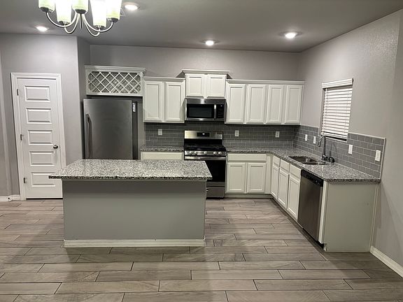 3rd image of 12252 Desert Pine Ave