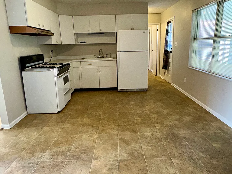 2434 Patterson Dr — Photo 5