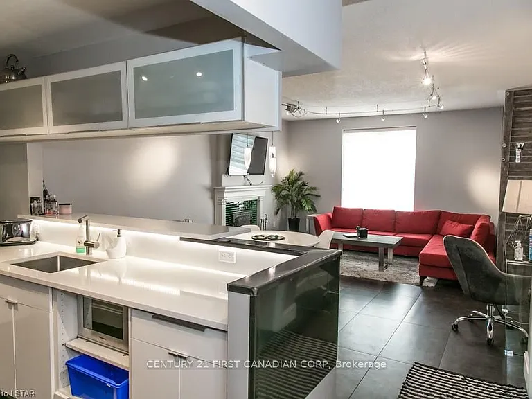 440 Wellington St #101 — Photo 6