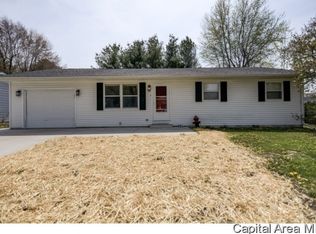 1216 W Sherman St, Taylorville, IL 62568