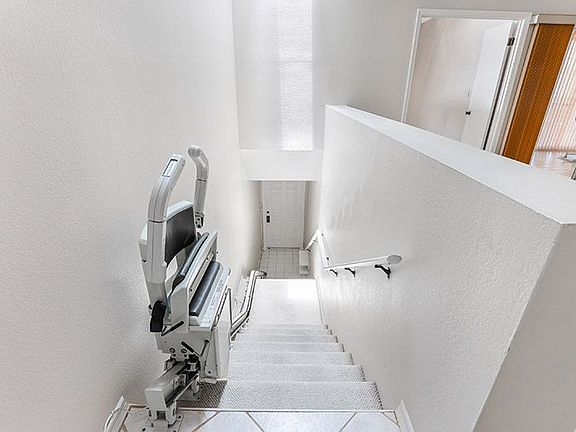 3rd image of 5813 Glencove Dr APT 1105