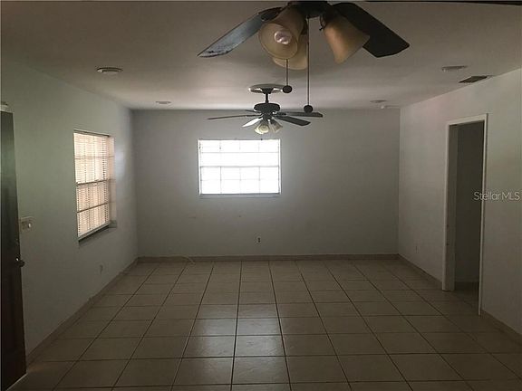 3rd image of 713 W Plaza Pl