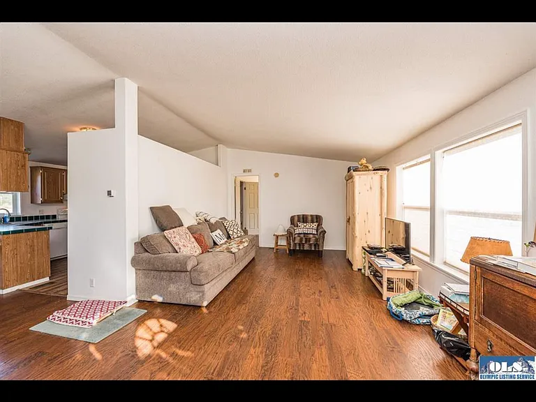 144 Nicki Ln — Photo 2