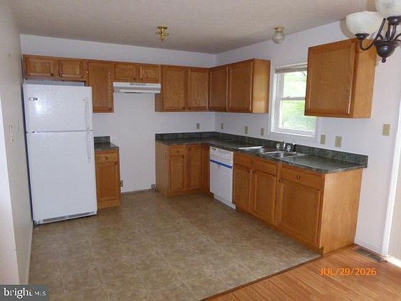 5th image of 476 Elk Pl