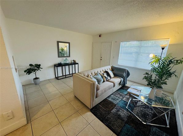 1407 NW 103rd St #306