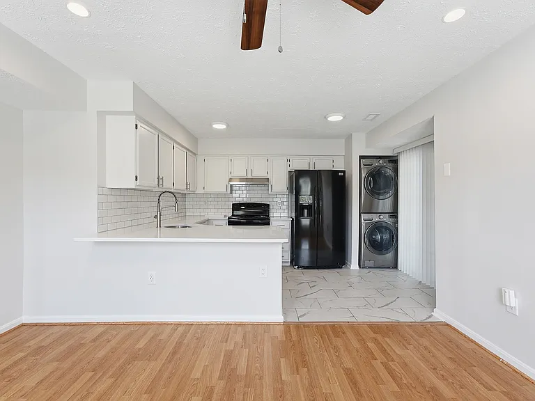 2401 W Rosecroft Village Cir — Photo 5