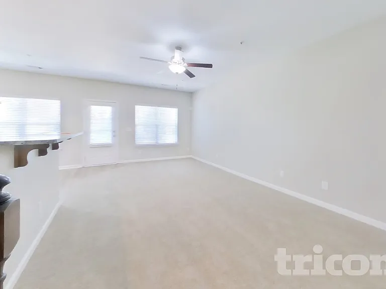 324 Kinsale Dr — Photo 3