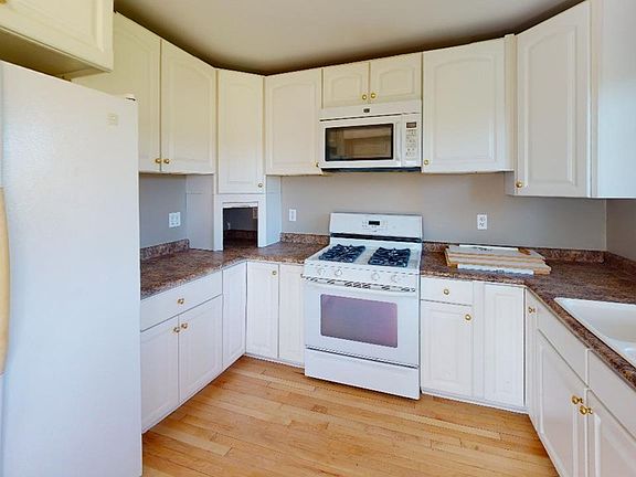 5th image of 26033 Seaview St