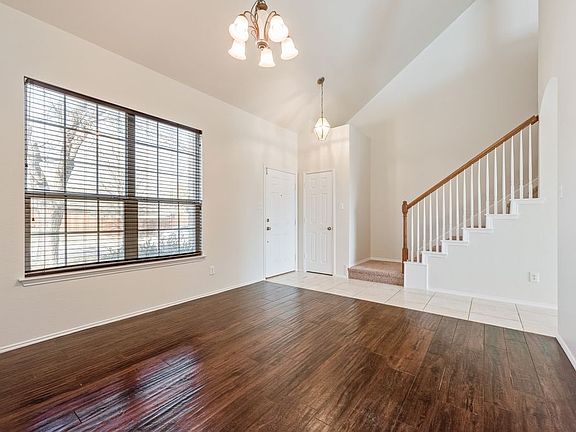 3rd image of 817 Kentucky Derby Ln