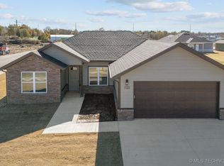1122 Circle Dr, Grove, OK 74344