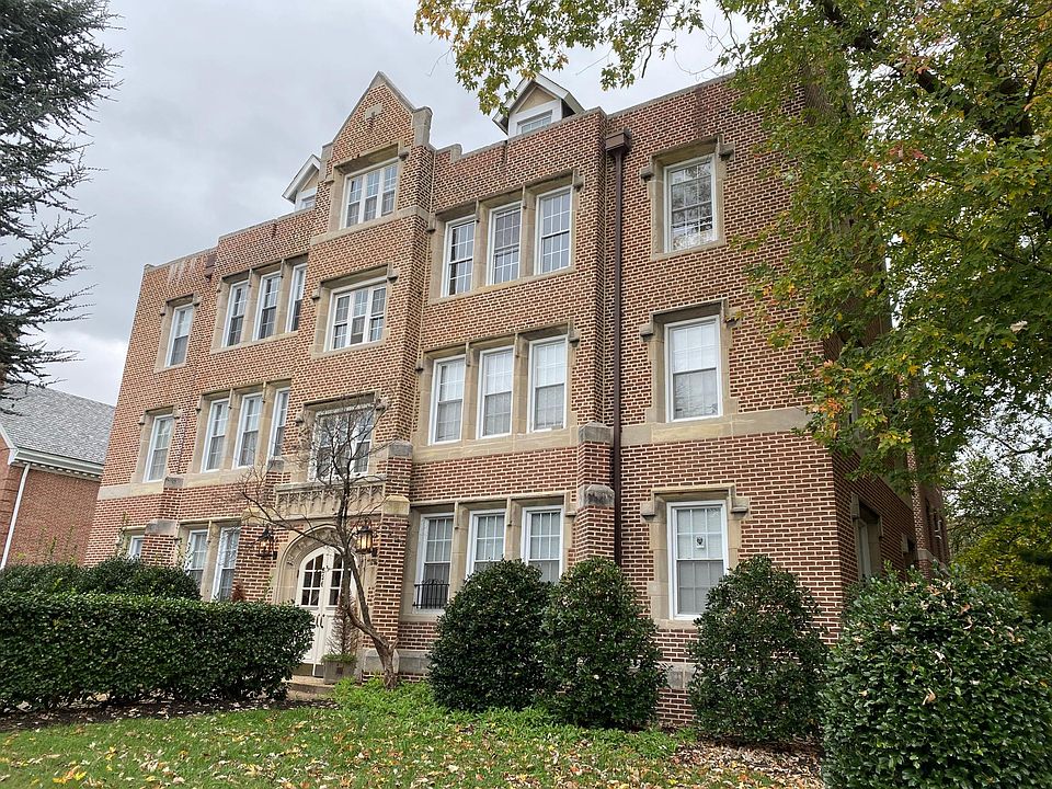 The front of this historic apartment building.