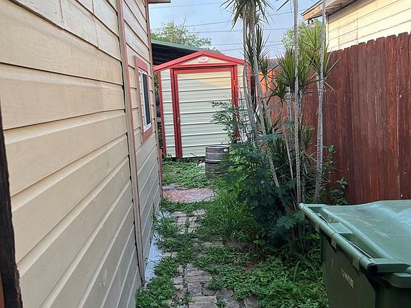 4th image of 1744 Loma Linda Ave