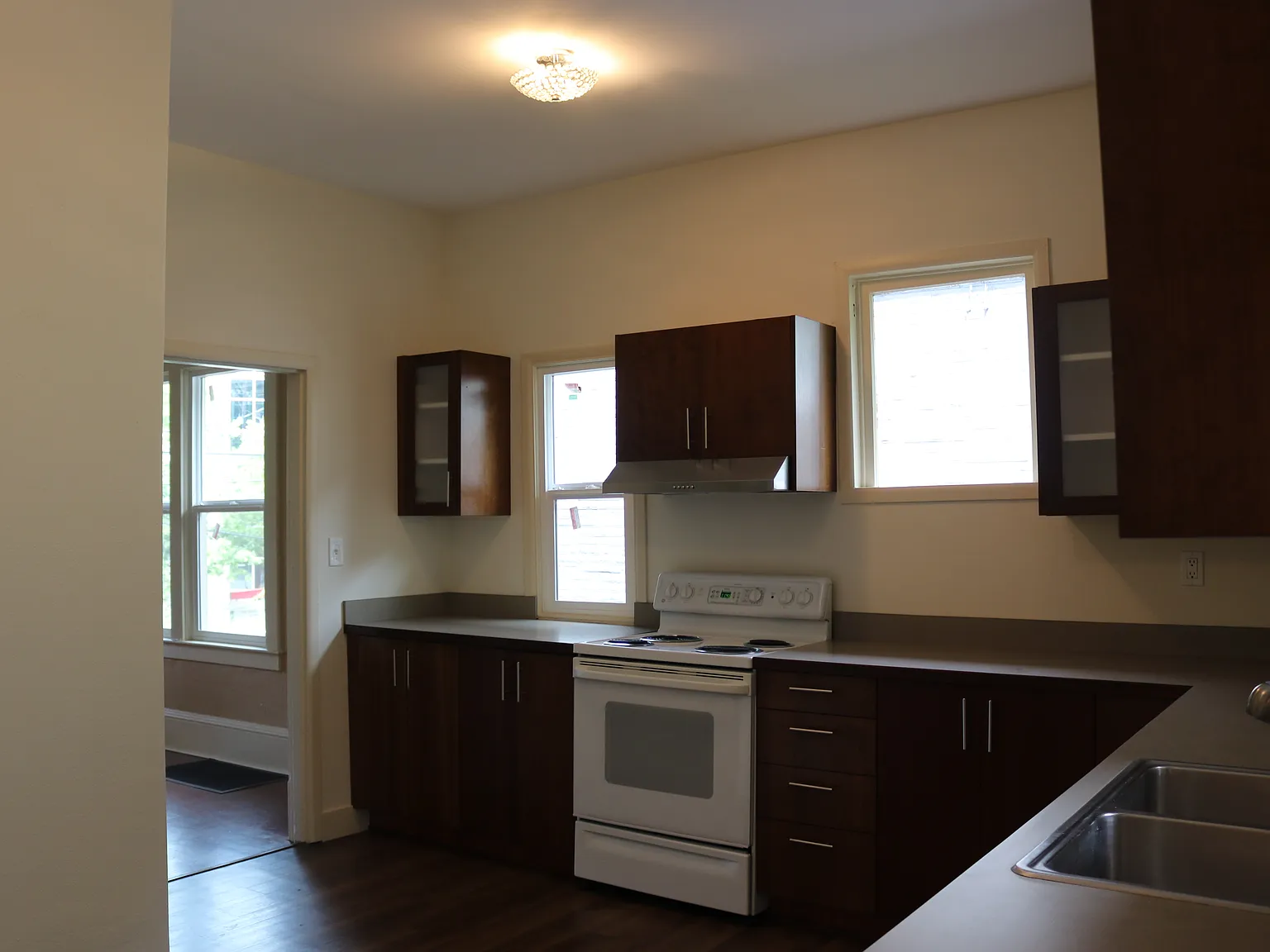 2 bed, 1000 sqft, $2,200 — Photo 4