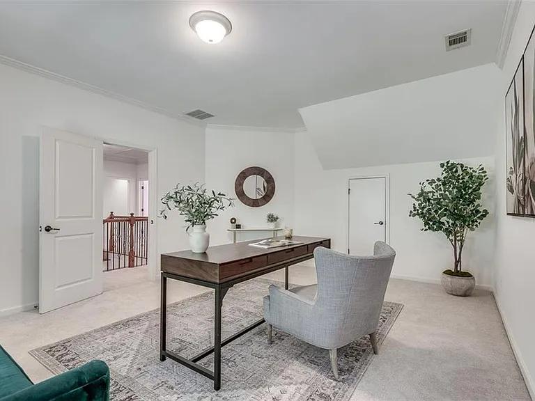 240 Lullwater Ct — Photo 37