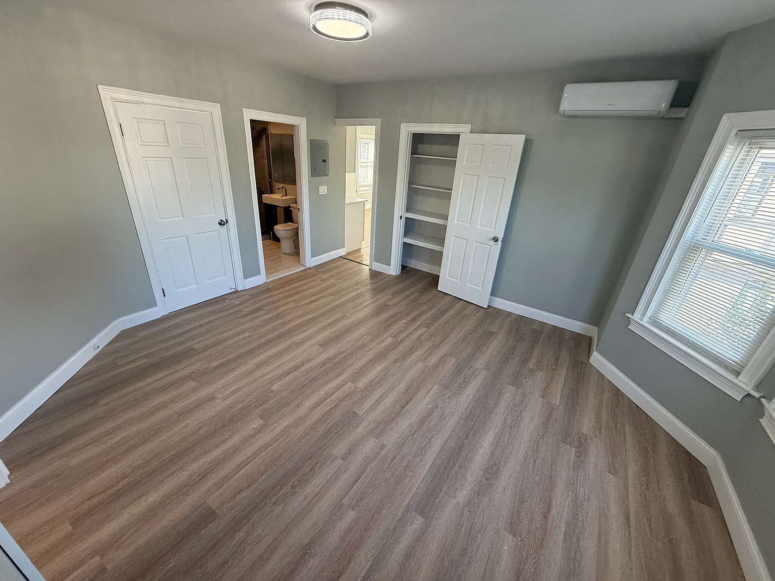 2 bed, 999 sqft, $2,800 — Photo 2