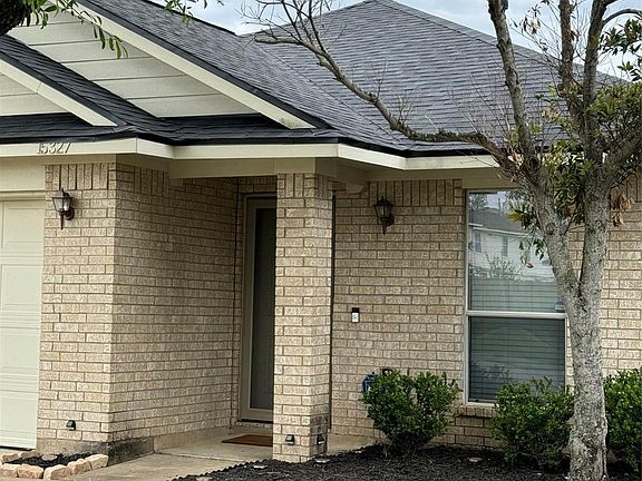 2nd image of 15327 Summerlyn Point Ln
