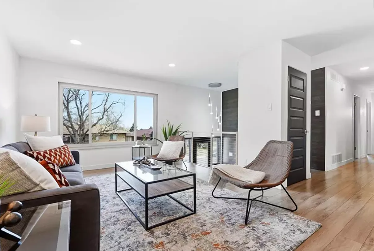 4 bed, 1918 sqft, $3,299 — Photo 3